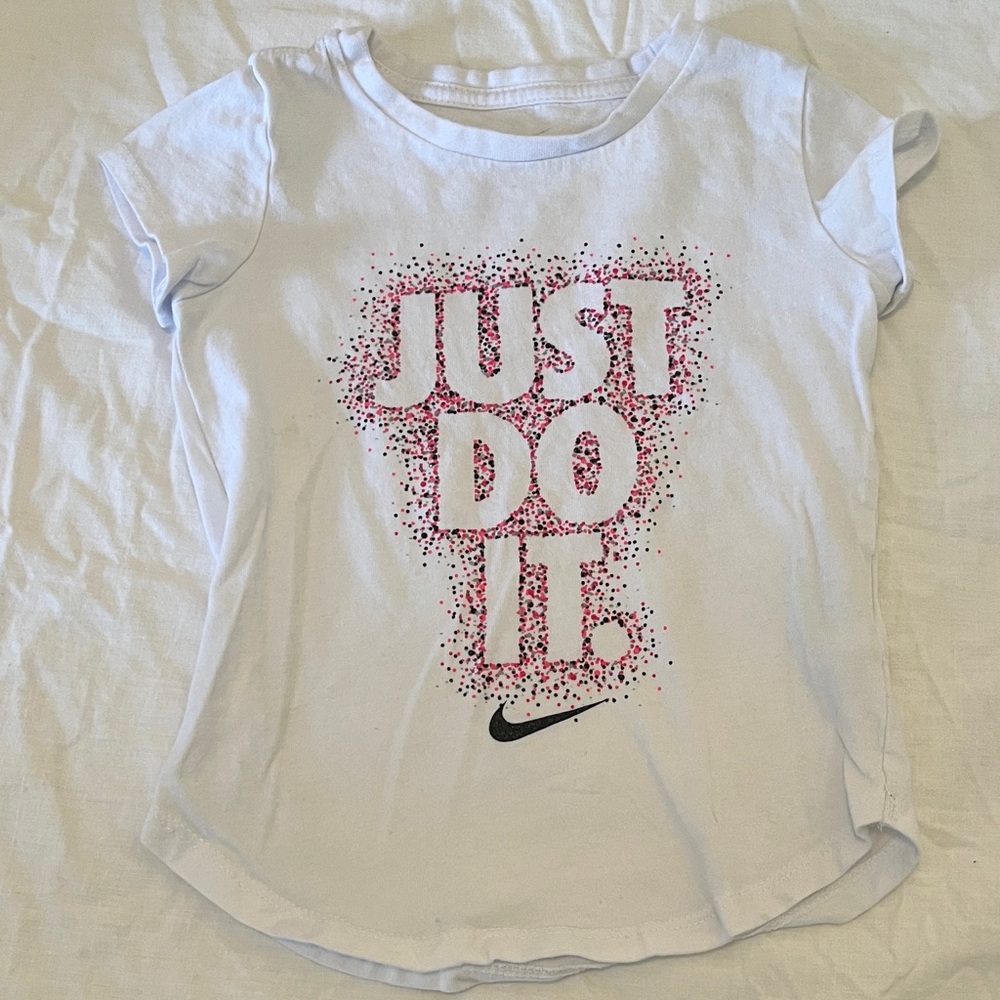 3T Nike Kids White Tee with Pink Graphic